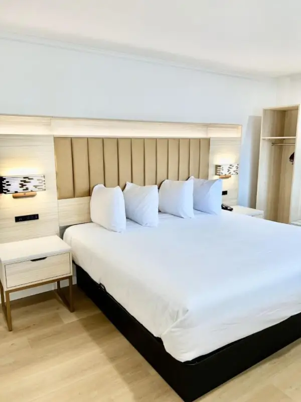 Francisco Bay Inn hotel room with modern decor